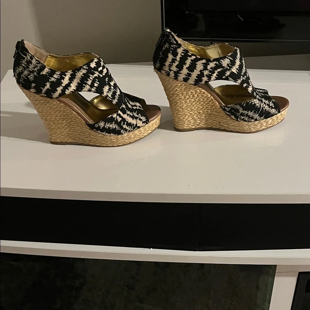 Seychelles Black and‎ Cream Wedges
